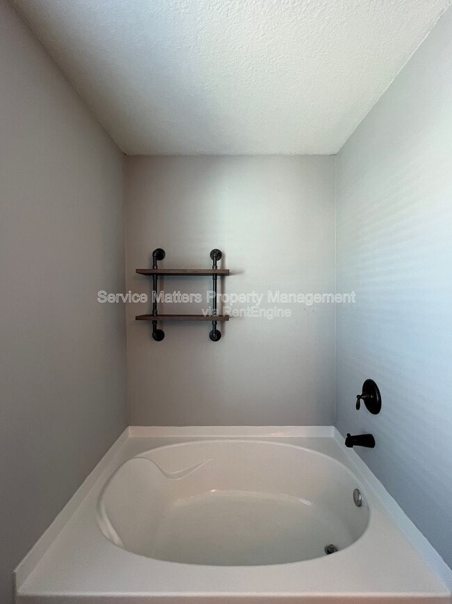 Building Photo - 5881 Old Plantation Court