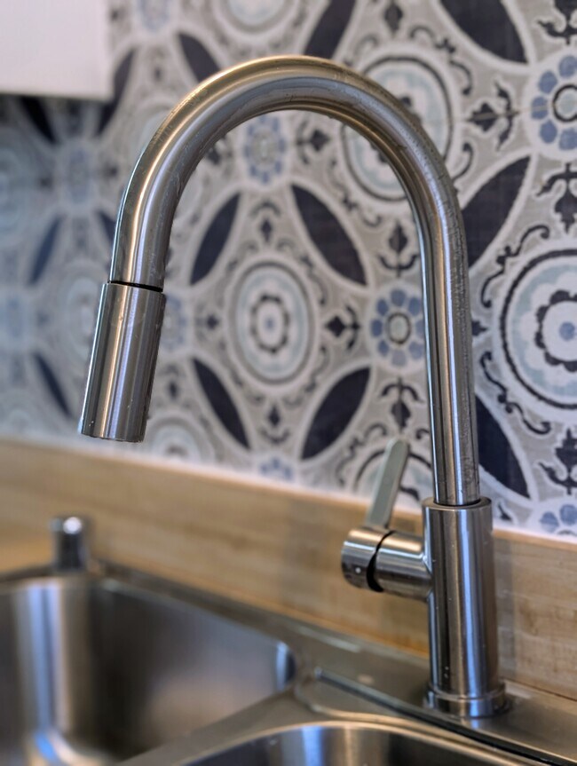 Building Photo - 3221 Hunters Point Dr