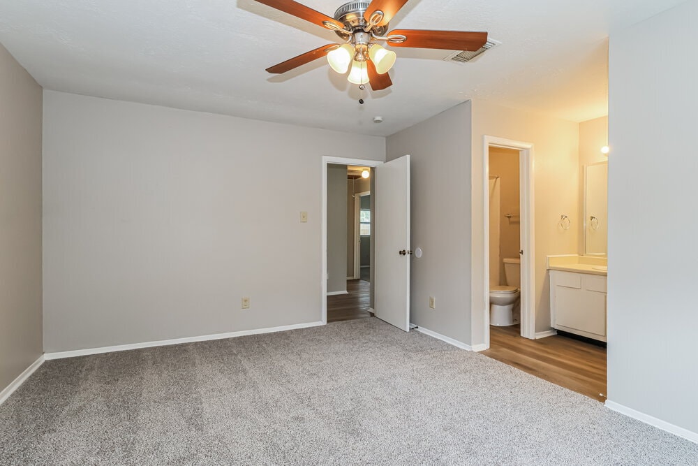 Building Photo - 12627 Day Hollow Ln