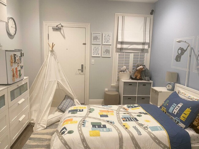 Building Photo - 525 Gough St