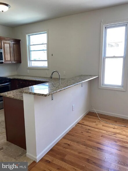 Primary Photo - 56-58-58 S Broadway