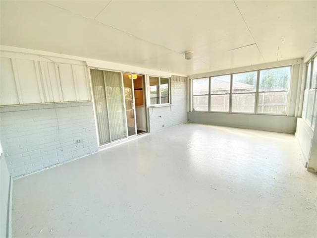 Building Photo - 701 Victoria Dr