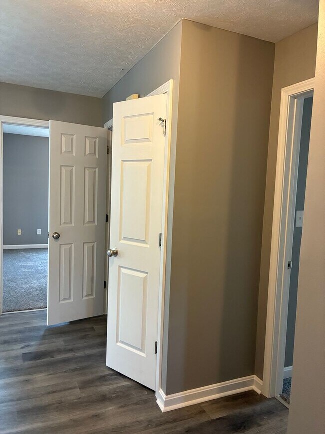 Building Photo - 102 Sparrow Ct