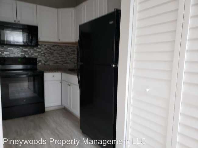 Building Photo - 1914 W Dekle Ave