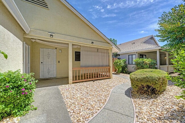 Building Photo - Lovely South Davis Home