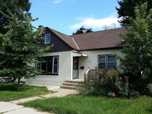 Primary Photo - Spacious 5 bd - 2 bth / 1,548 Sq