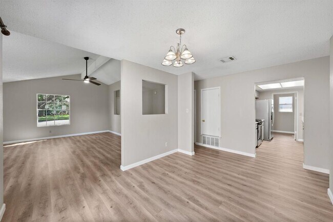 Building Photo - 2404 Broken Oak Dr