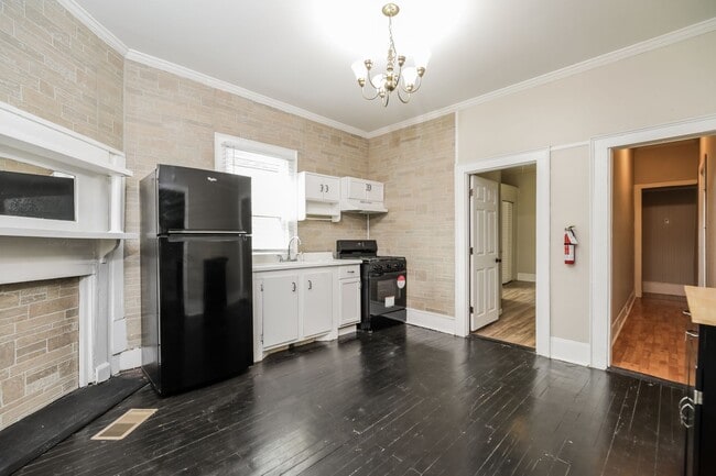 Building Photo - Charming Charleston Living ~ 3 bedroom / 2...
