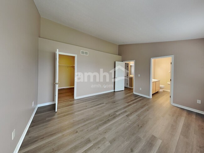 Building Photo - 5841 Privilege Dr