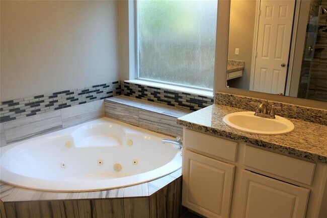 Building Photo - 20910 Kings Clover Ct