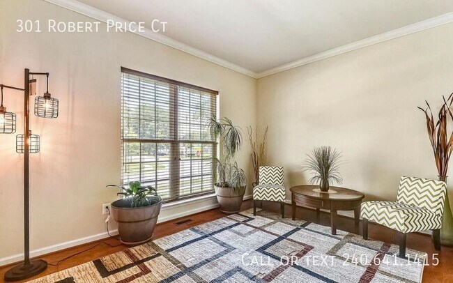 Building Photo - 301 Robert Price Ct