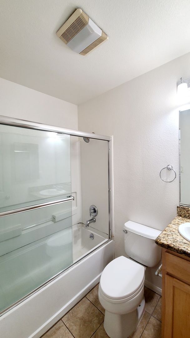 Building Photo - Perfect Single Story Condo Available!