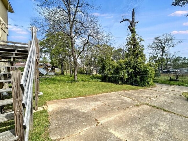 Building Photo - 4-Bedroom Home in a Convenient Location / ...