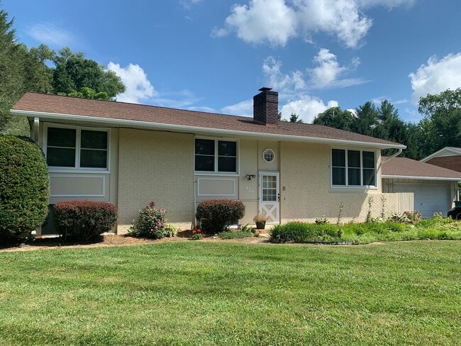 Building Photo - 924 McBryde Ln