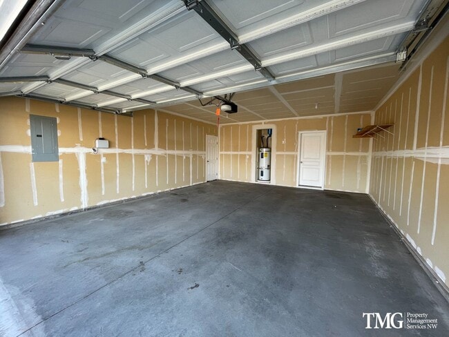 Building Photo - Gorgeous Ranch on Huge Lot!