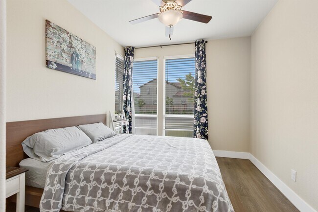 Building Photo - 10068 Carinata Dr