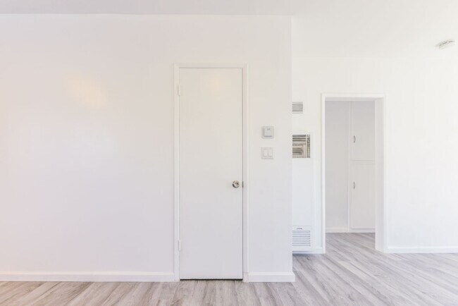Building Photo - Ocean Avenue Duplex
