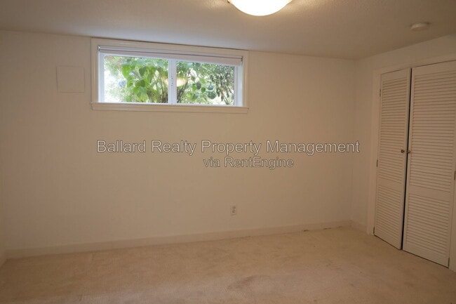 Building Photo - 6737 27th Ave NW