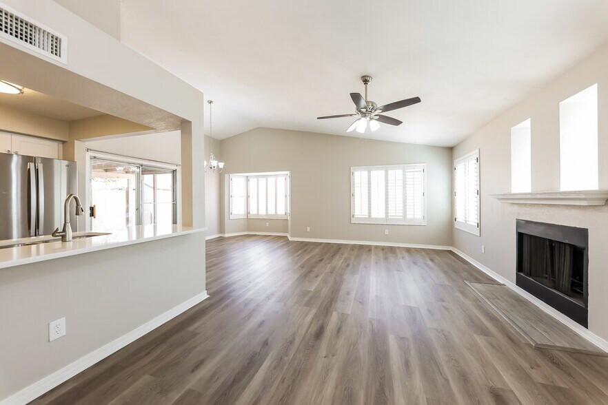 Building Photo - 8810 W Grovers Ave