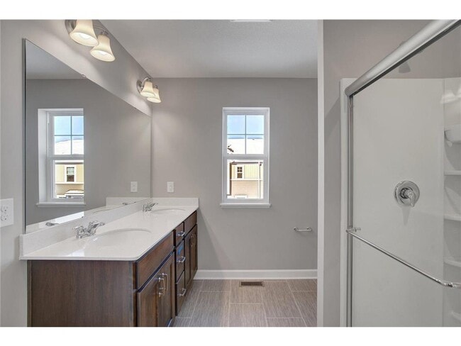 Building Photo - 855 Roselyn Dr