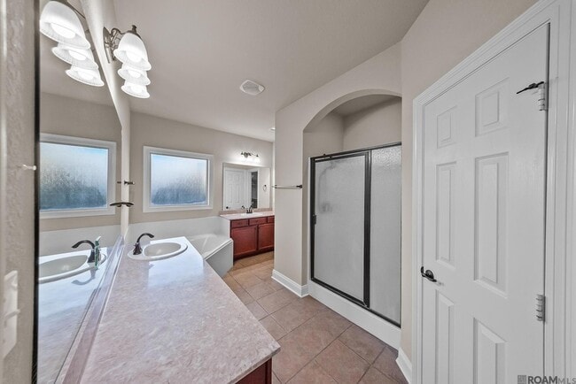 Building Photo - 6107 Waterford Ln