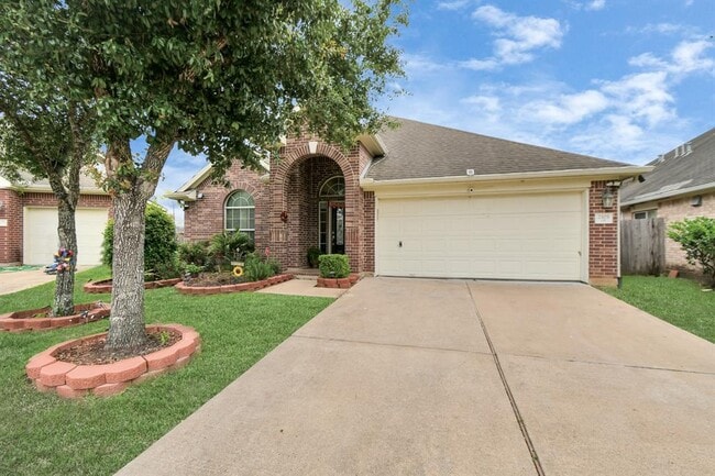 Building Photo - 2103 Breezeway Ln