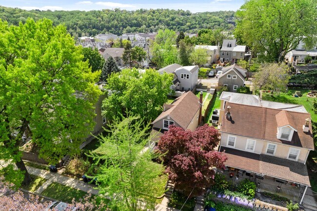 Building Photo - Charming Conshohocken Home | 2 Beds, 2 Baths, Finished Basement, Wine Cellar & 2 Parking Spaces