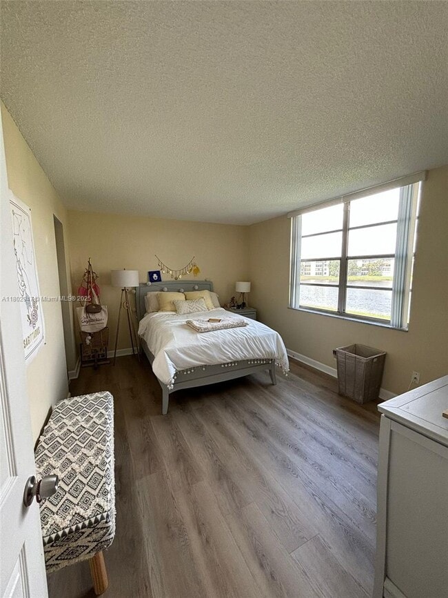 Building Photo - 9430 Poinciana Pl