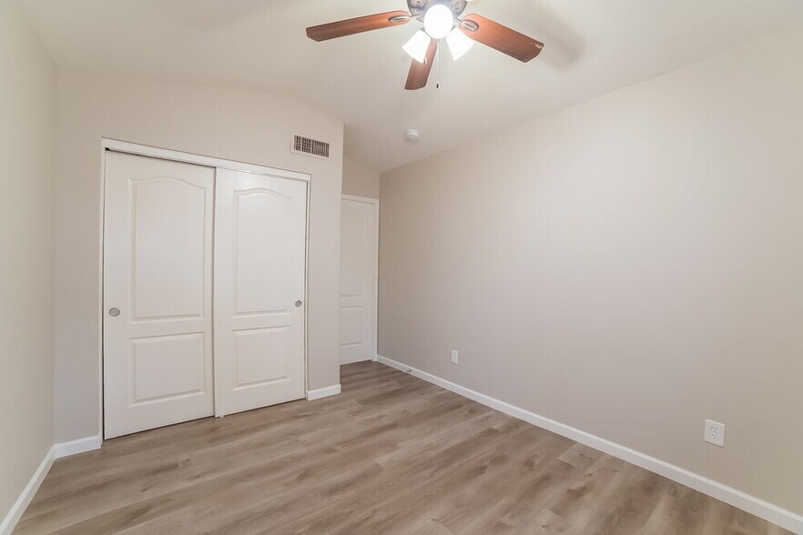 Building Photo - 15345 W Lea Ln