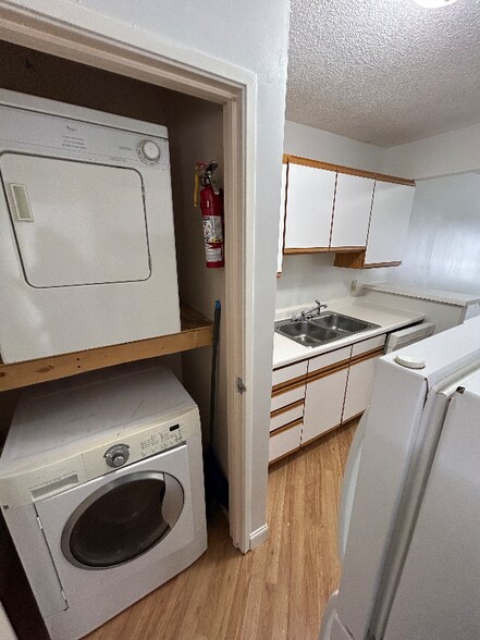 Building Photo - 1512 1st St E