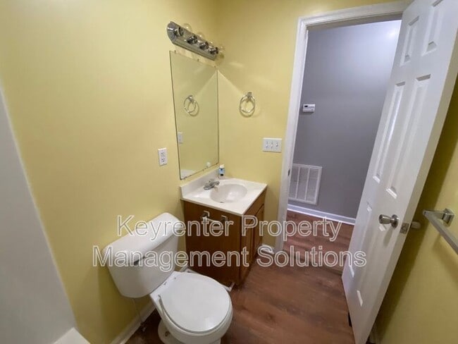 Building Photo - 1050 B St