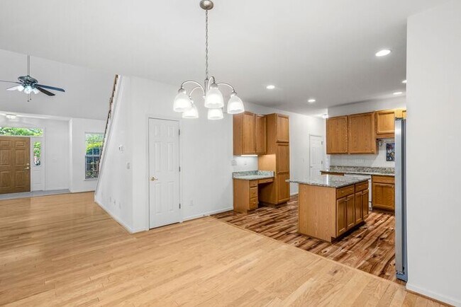 Building Photo - NW Brick Townhome, Granite Counter-Tops, Wood Floors, FP, Garage!