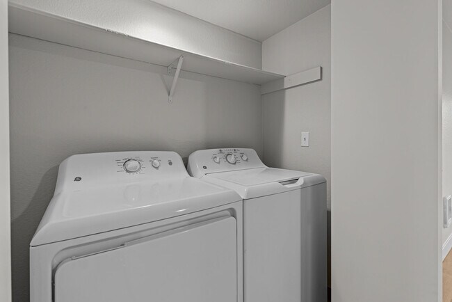 Building Photo - Centrepointe Apartments