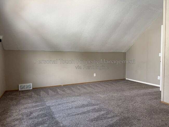 Building Photo - 413 22nd St S