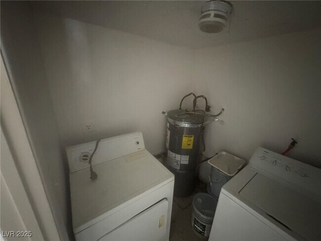 Building Photo - 1828 Harding St