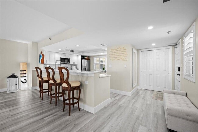 Building Photo - 364 Golfview Rd