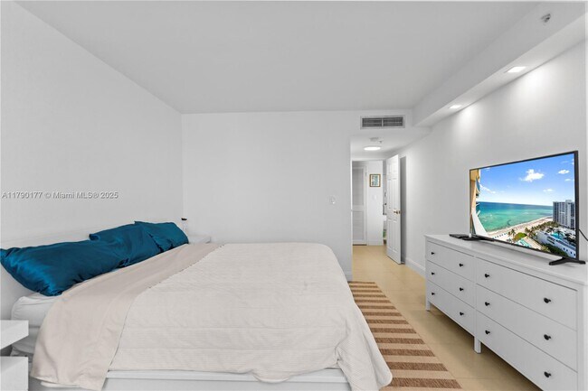 Building Photo - 2501 S Ocean Dr