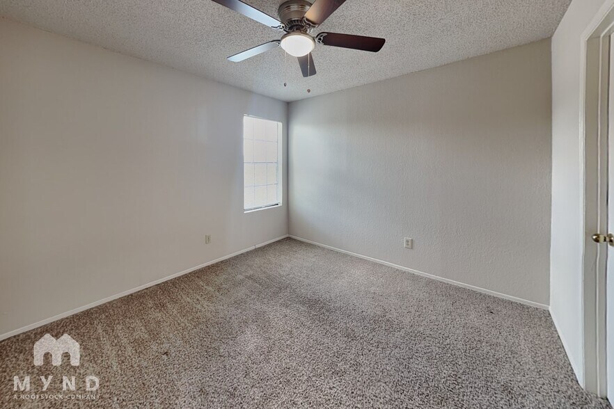 Building Photo - 2214 Creekside Ln
