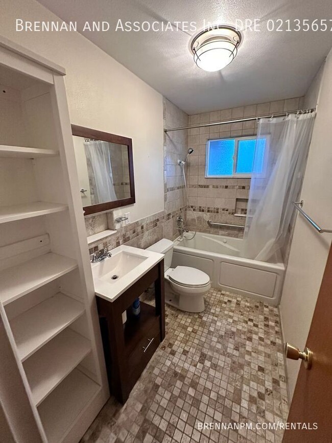 Building Photo - 975 Hemlock Ave