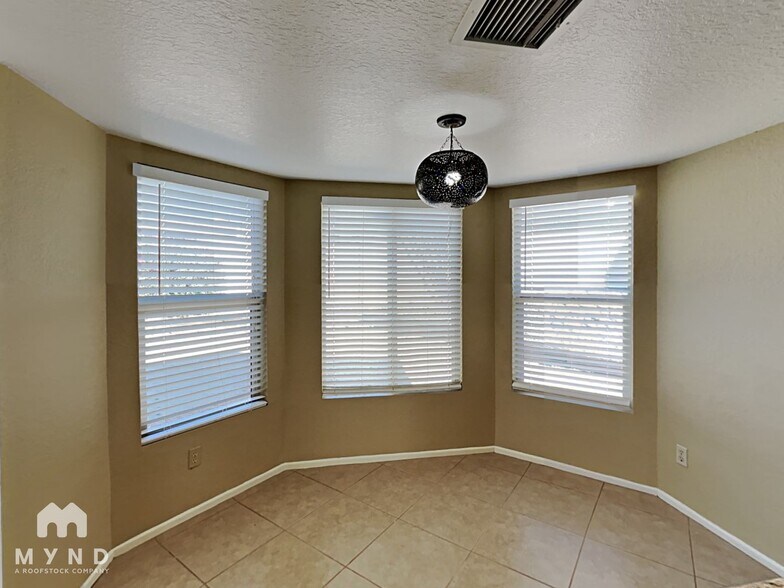 Building Photo - 10037 E Stella Rd