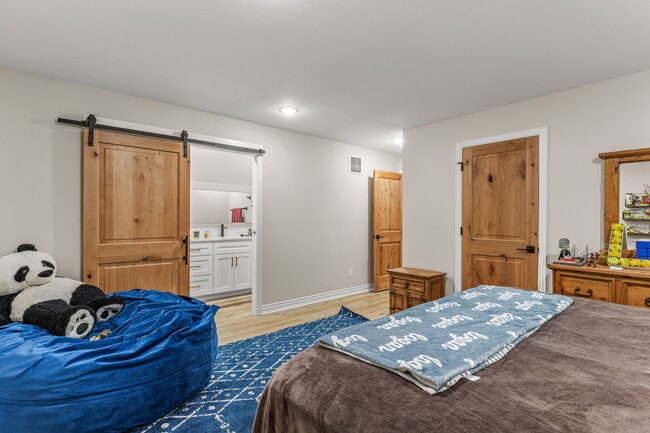 Building Photo - 304 Mariners Wy