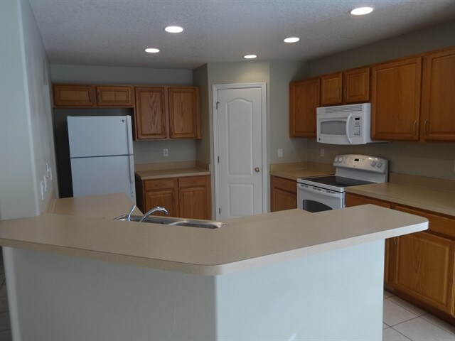 Building Photo - 136 Sura Blvd