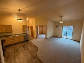 Building Photo - 1632 Evergreen Dr
