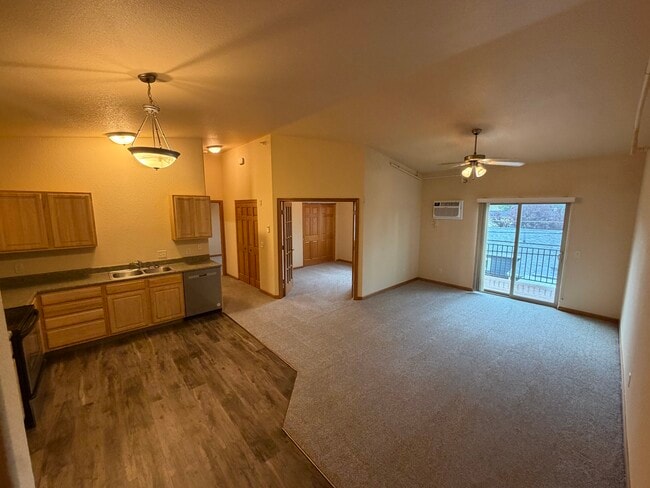 Building Photo - 1632 Evergreen Dr
