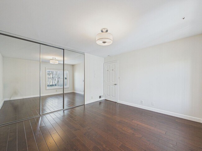 Building Photo - Bright Corner 2BR/2BA in Prime Anza Vista | Parking Included | Exceptional Natural Light