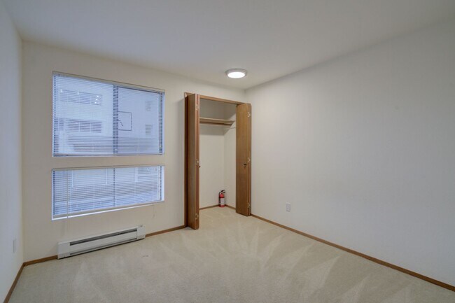 Building Photo - 2bd/1.75ba Mercer Island Condo
