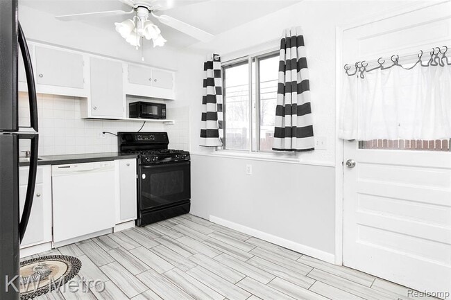 Building Photo - 29166 Tessmer Ct