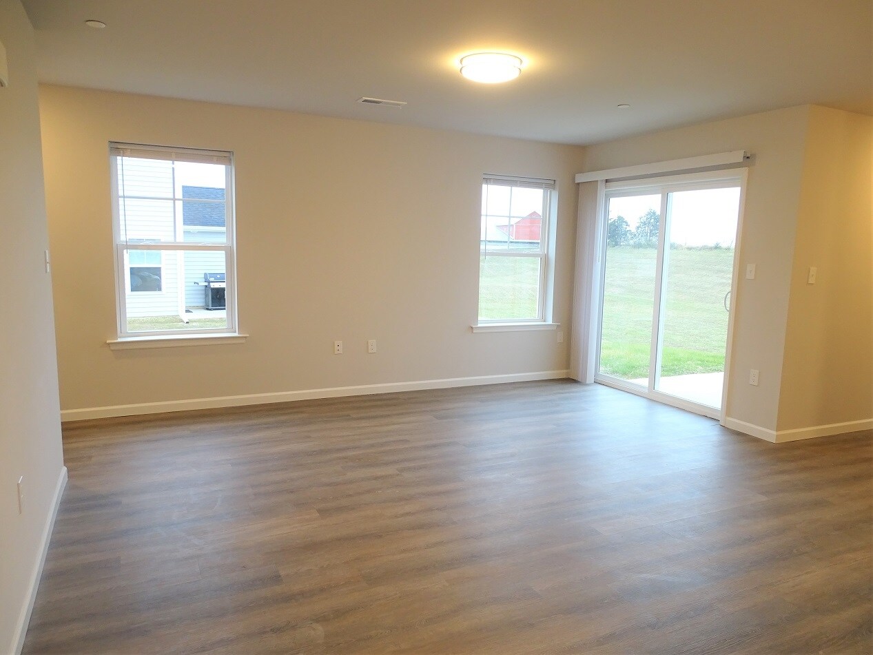 Building Photo - 14 Cobblestone Ct