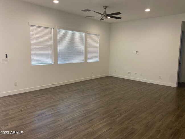 Building Photo - 7218 W Pinnacle Vista Dr
