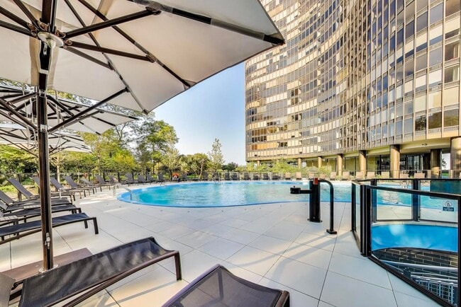 Building Photo - 505 N Lake Shore Dr